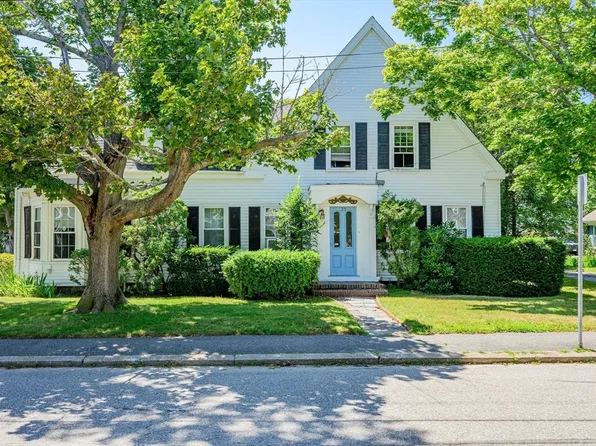 37 School St, Barnstable, MA 02630