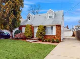 10 Virginia Ave, Plainview, NY 11803