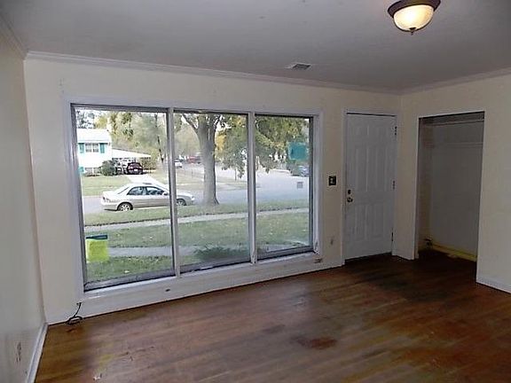 3rd image of 1618 Conway St
