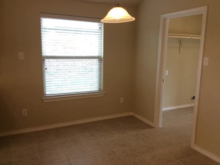 2824 Stonewall Ln — Photo 8