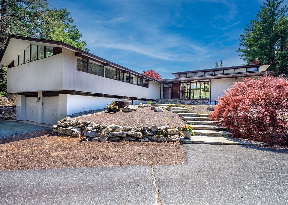 1st image of 53 Stonehedge Rd