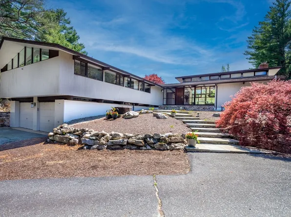 53 Stonehedge Rd, Lincoln, MA 01773