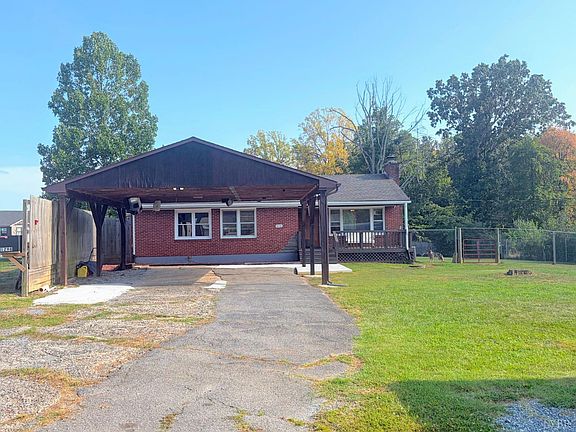 3rd image of 1298 Sunburst Rd