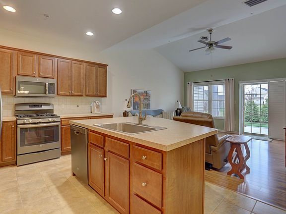 3rd image of 1284 Tumblestone Dr