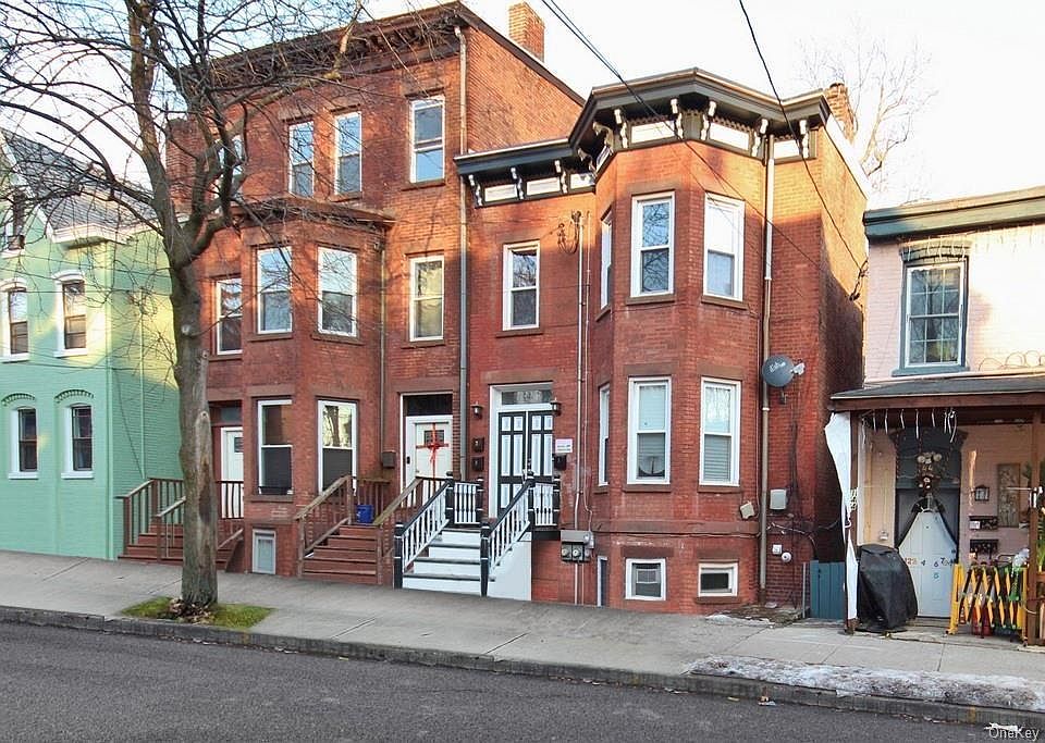 1st image of 146 Johnston St APT 1