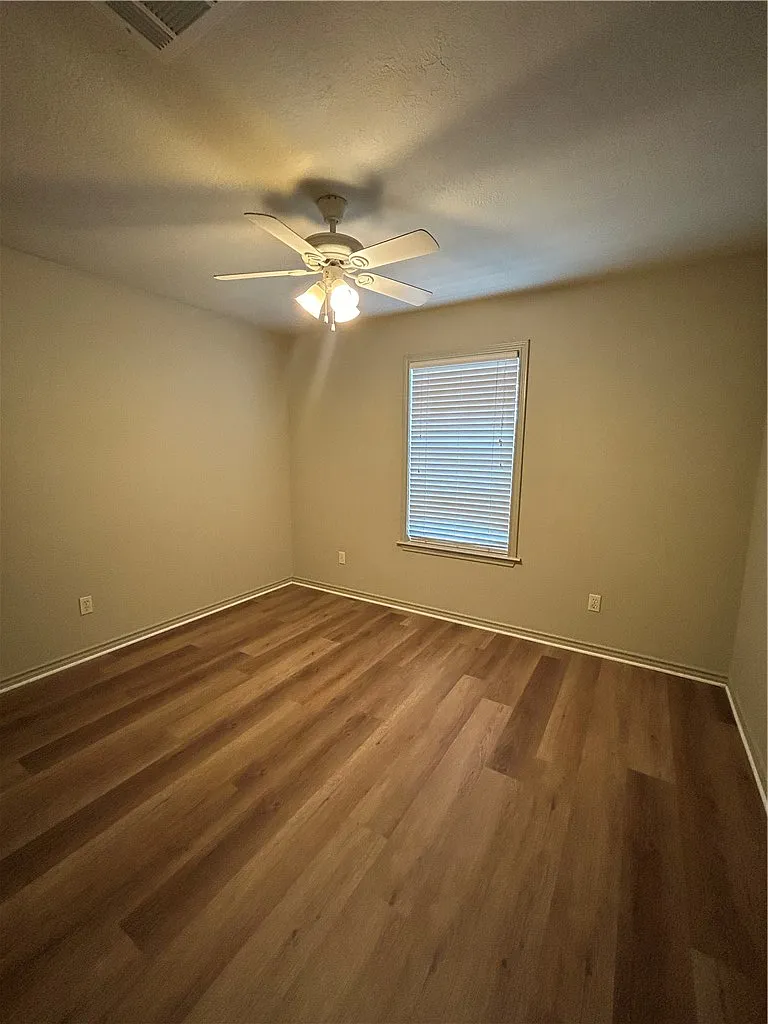 3 bed, 1.5 bath, 1254 sqft, $1,650 — Photo 3