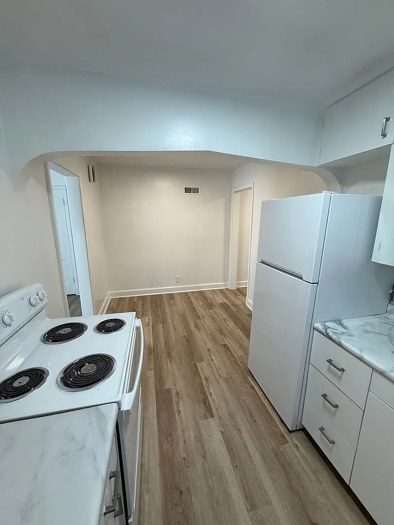 2 bed, $900 — Photo 4