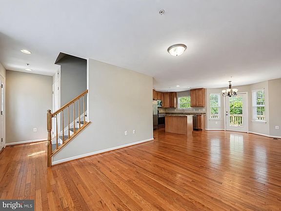 4th image of 976 Johnswoods Rd