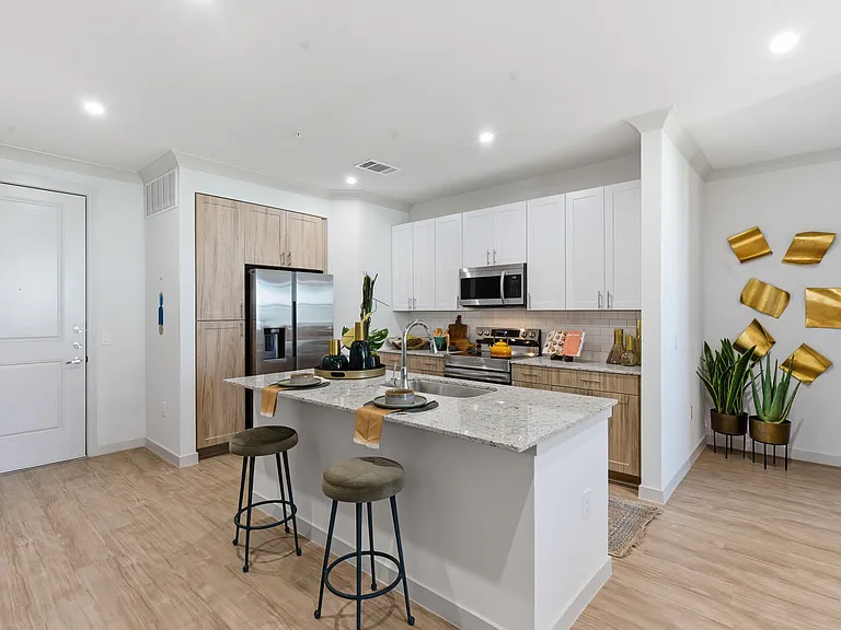 The Westlyn — Photo 6