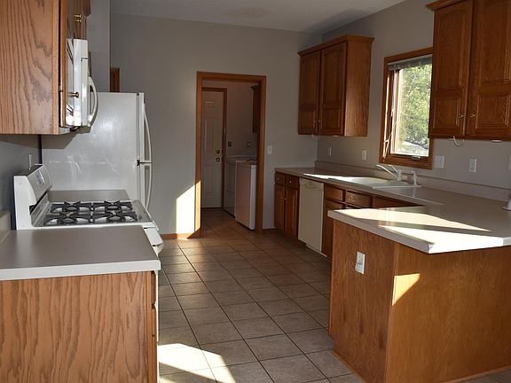 4th image of 257 Muir Dr