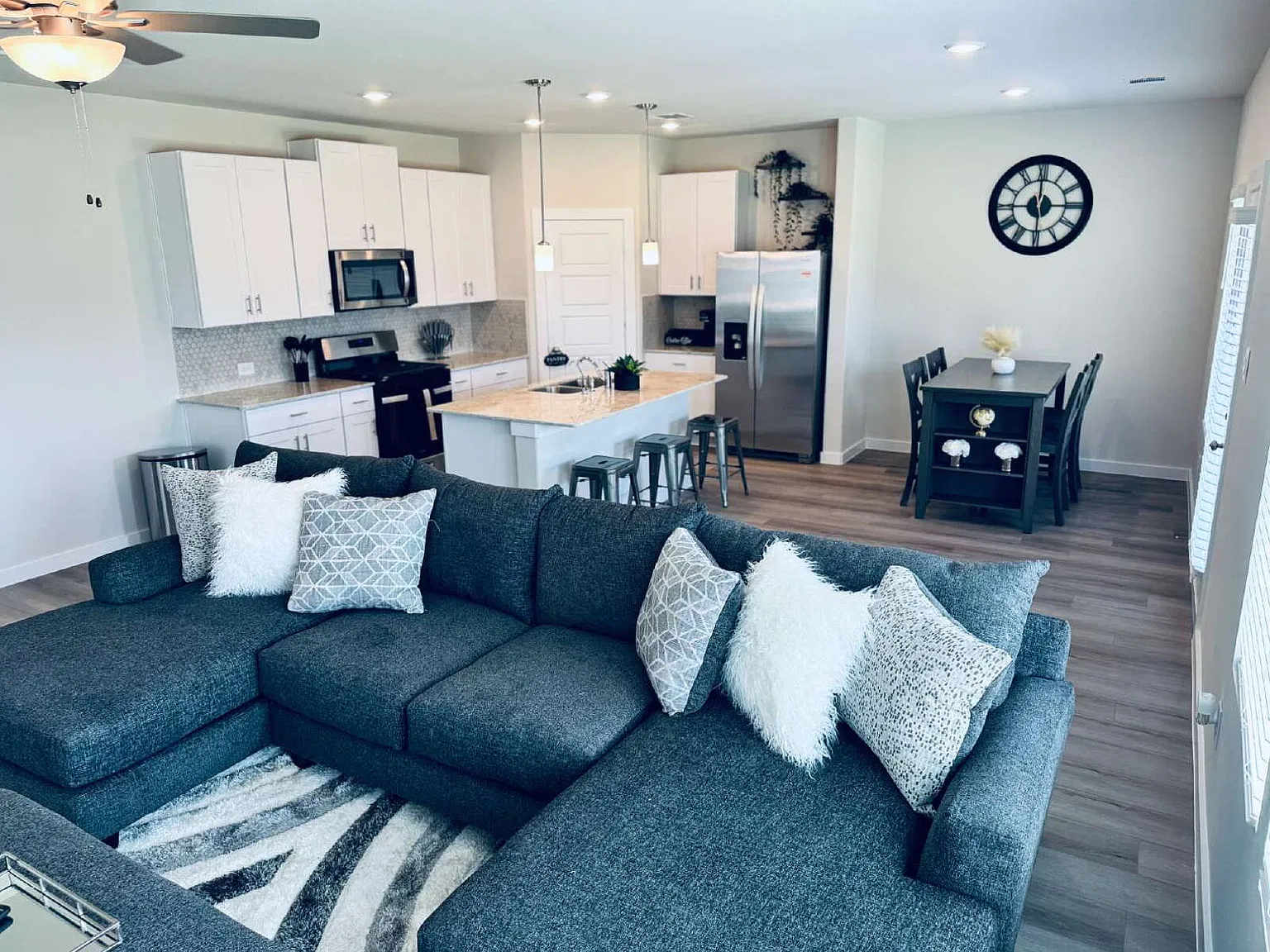 4 bed, 3.5 bath, 2610 sqft, $2,750 — Photo 4