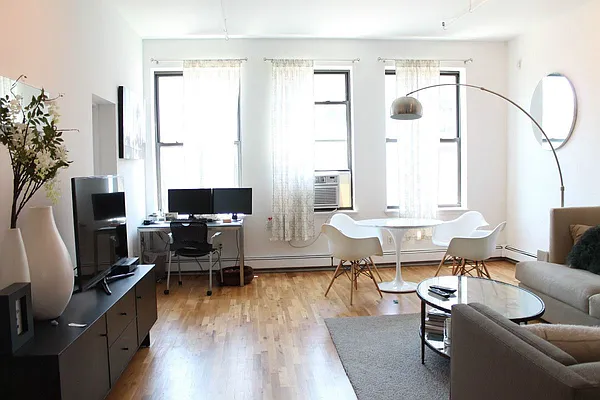 Rented by Level Group | media 33