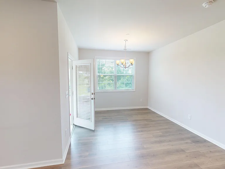 4415 Sapphire Ct — Photo 3