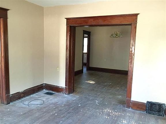 4th image of 2217 6th Ave