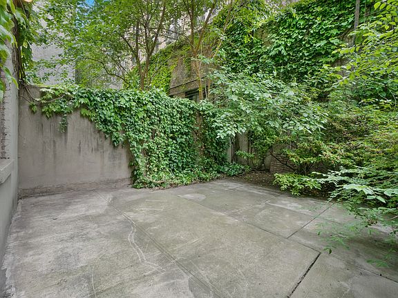 3rd image of 124 W 73rd St APT 2