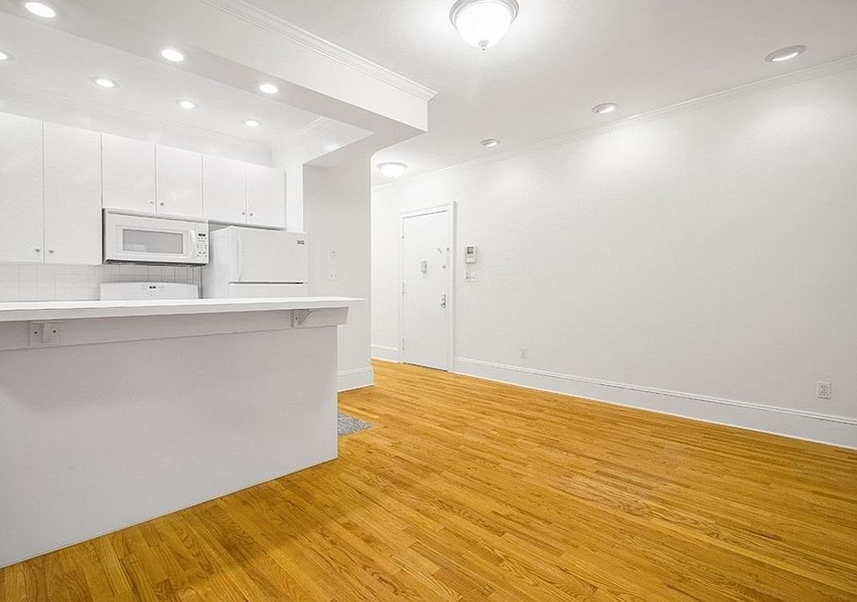 1st image of 1240 Park Ave APT 5D