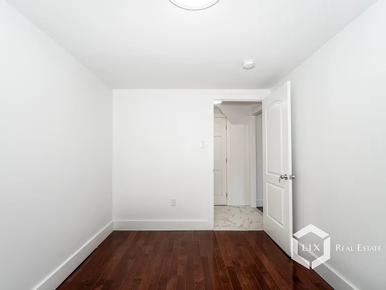 518 E 8th St #3R — Photo 9