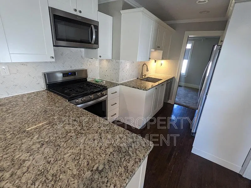 1 bed, 1.0 bath, $950 — Photo 4