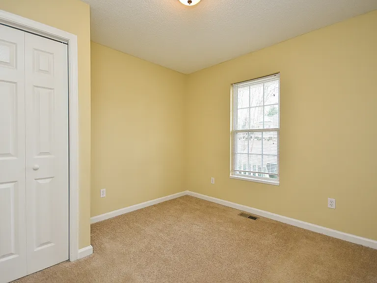 421 Viola St — Photo 12