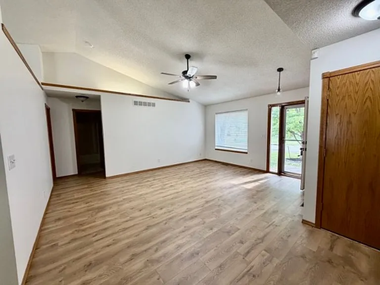 2315 N Brandon Cir — Photo 2