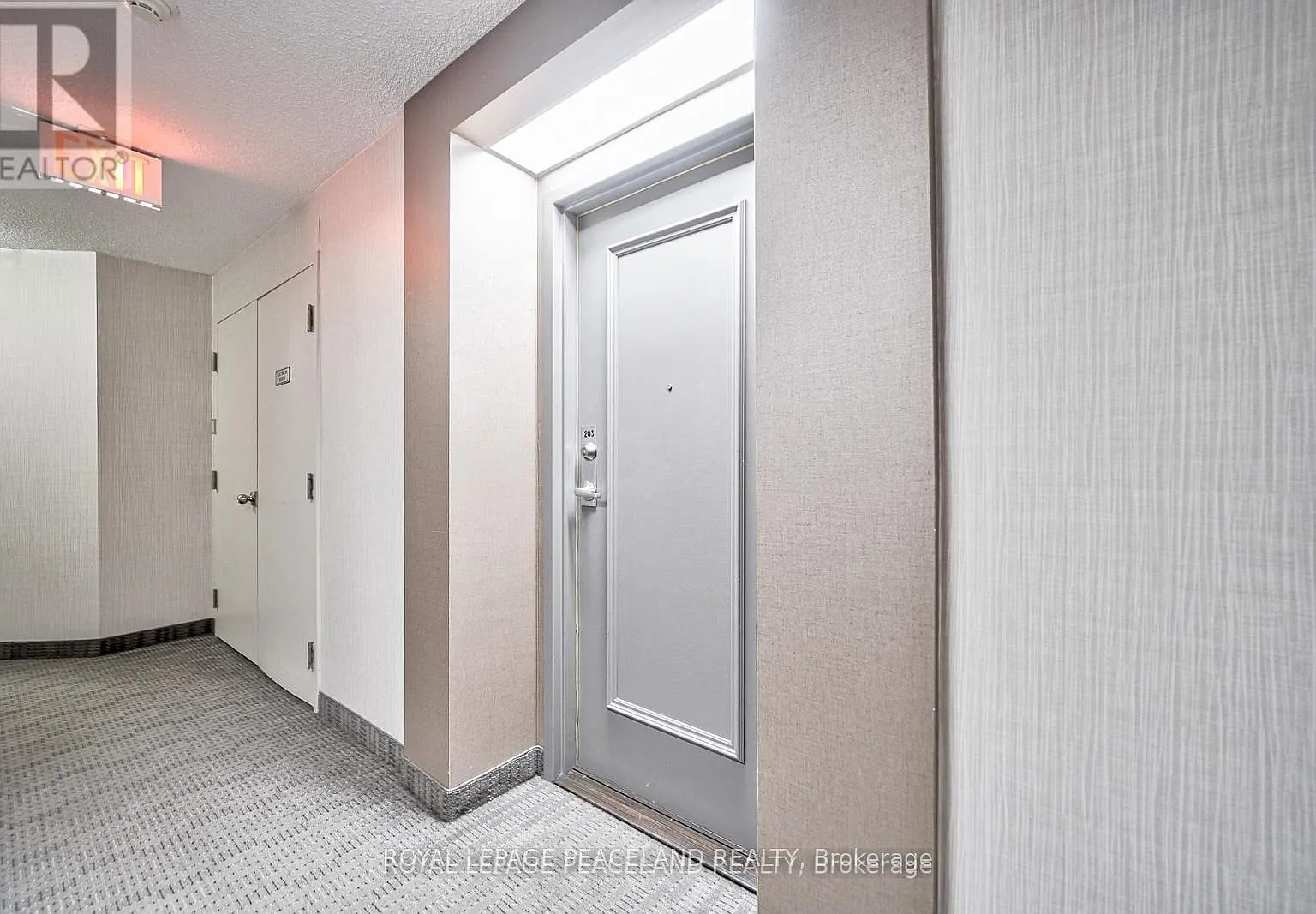 801 King St W — Photo 4