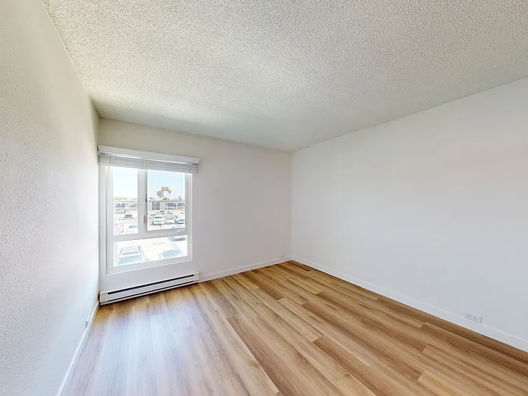 Eight 80 Newport Beach — Photo 128
