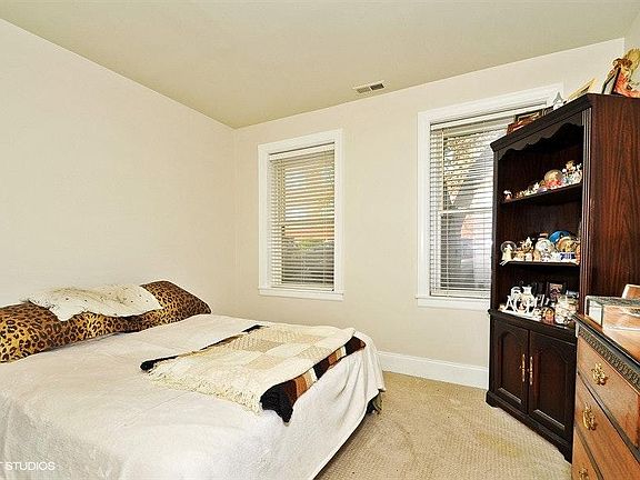 5th image of 1427 W Pratt Blvd #G