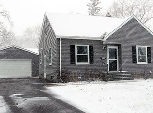 118 Park Ln, Hopkins, MN 55343