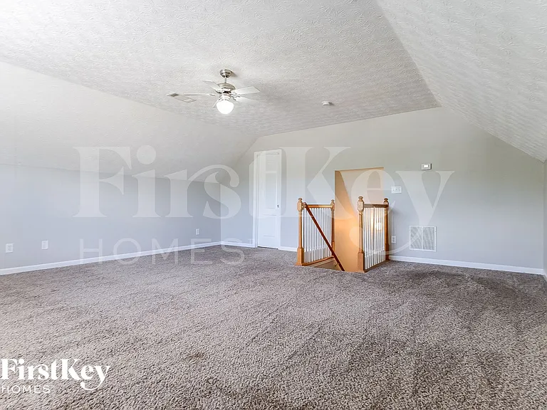 381 Glouchester Dr — Photo 8