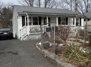 86 Lorenzo St, Springfield, MA 01109
