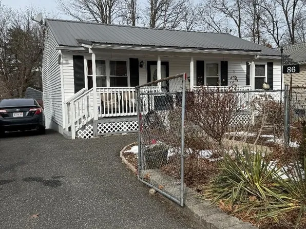 86 Lorenzo St, Springfield, MA 01109