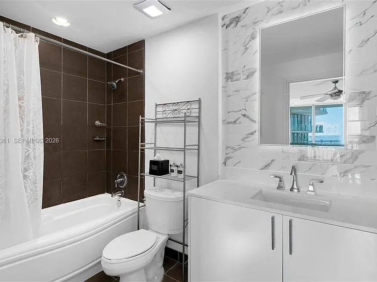 300 S Biscayne Blvd #L-410 — Photo 21