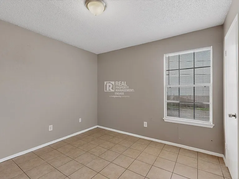 8024 Cambridge Cir — Photo 25