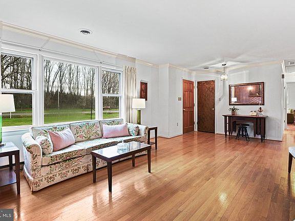 2nd image of 1396 S King St