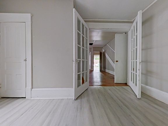 5th image of 718 Dillard St #A