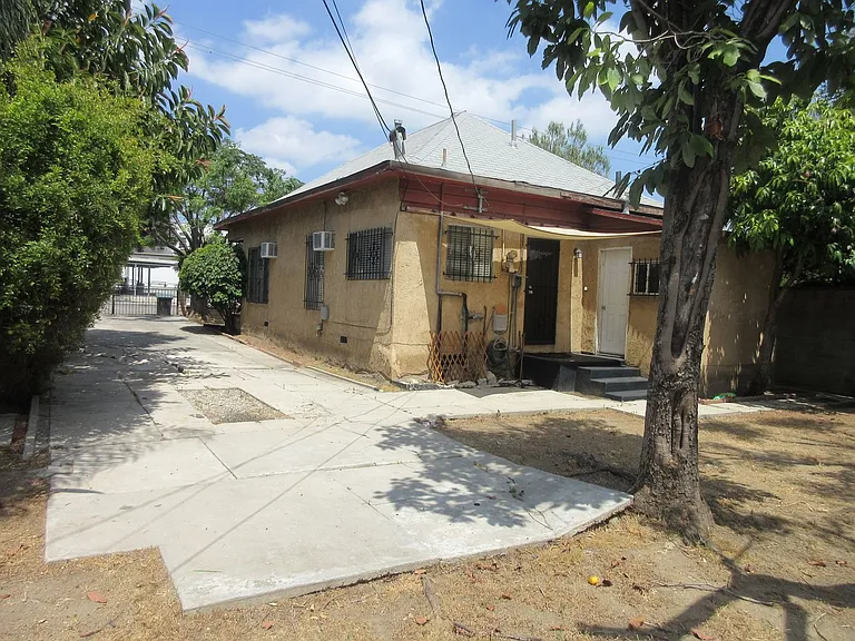 1116 N O'Melveny Ave — Photo 2