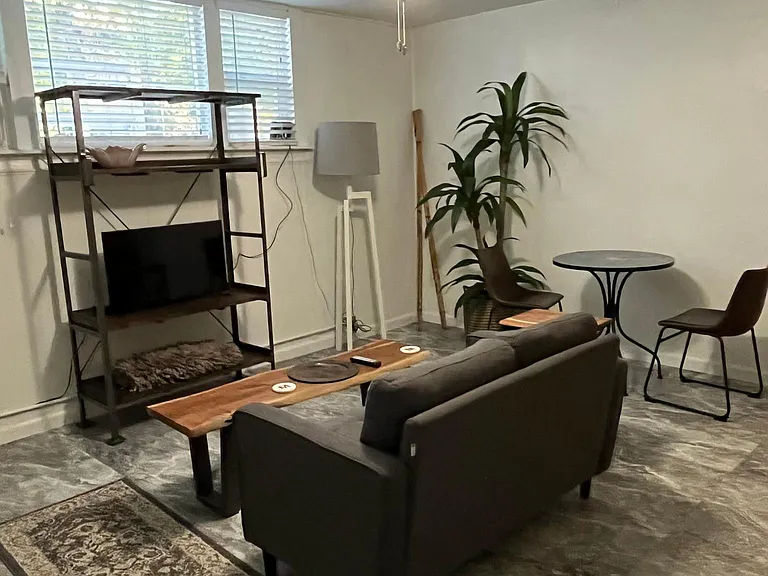 5-856 E Carter St #5 — Photo 1