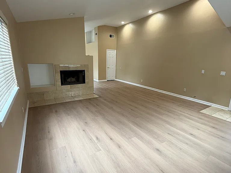 28426 Sandhurst Way — Photo 6
