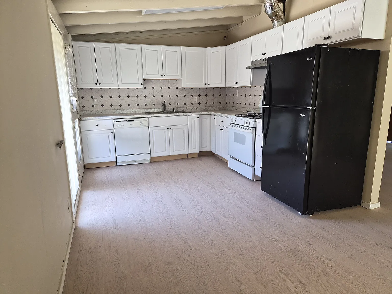 3 bed, 1104 sqft, $4,000 — Photo 4