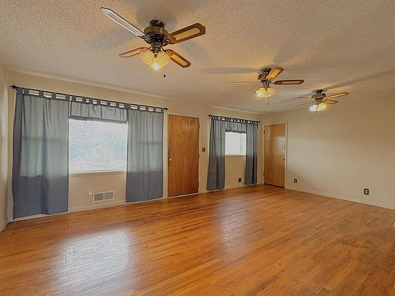 3rd image of 2070 River Meadows Rd