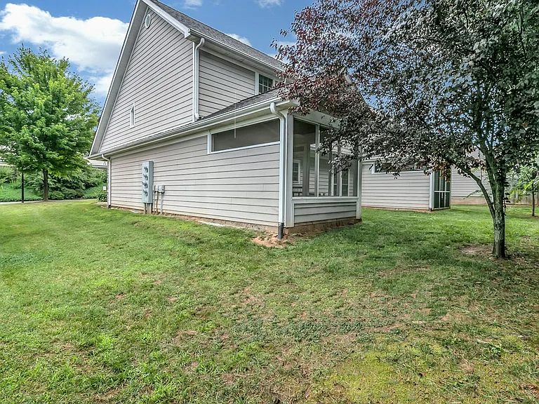 857 W Pointe Dr — Photo 26