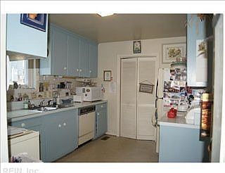3rd image of 241 Bay Colony Dr