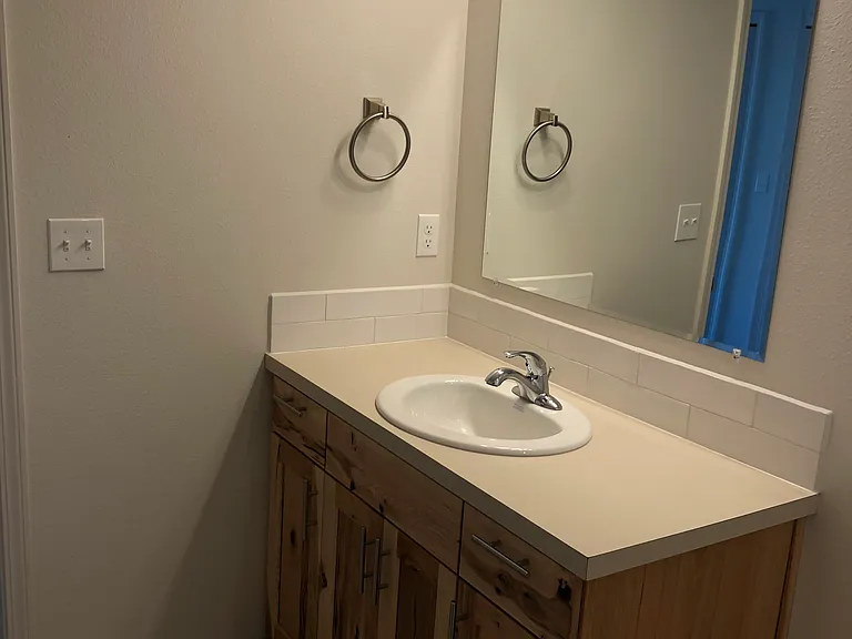 2nd bathroom