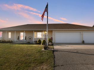 204 Tower Cir, Morristown, MN 55052