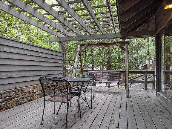 3rd image of 1401 Falls Creek Ln