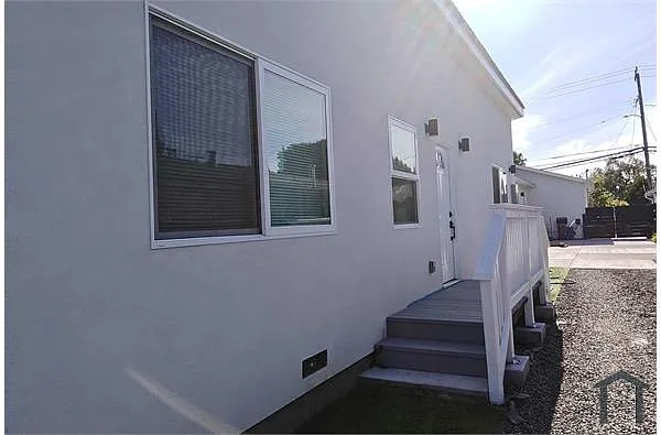 Building Photo - 360 S Buena Vista Ave