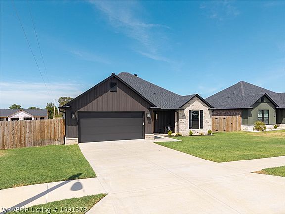 5th image of 2108 Yellowstone Dr