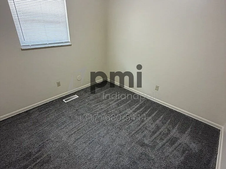 228 S Green St #B — Photo 15