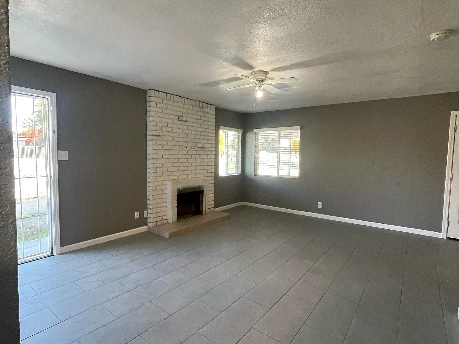 3 bed, 800 sqft, $2,000 — Photo 3