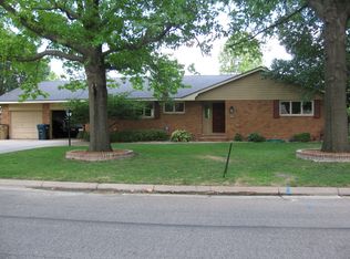 2702 Heather Pkwy, Hutchinson, KS 67502